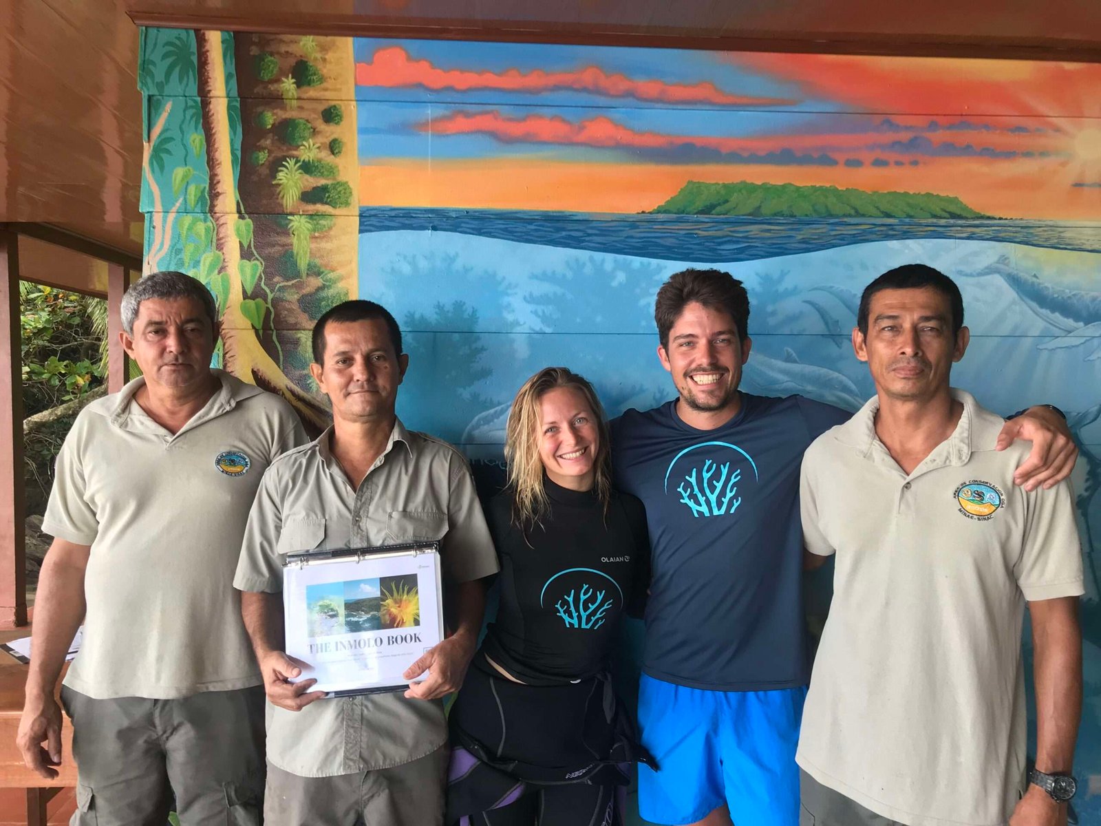 Laura Vanopdenbosch and Carlos Mallo Molina from Innoceana and the rangers of the island Olger Chavarría, Alcides Berrocal y Agustín El Mercado, a Virtual Market supporting rural entrepreneurship
