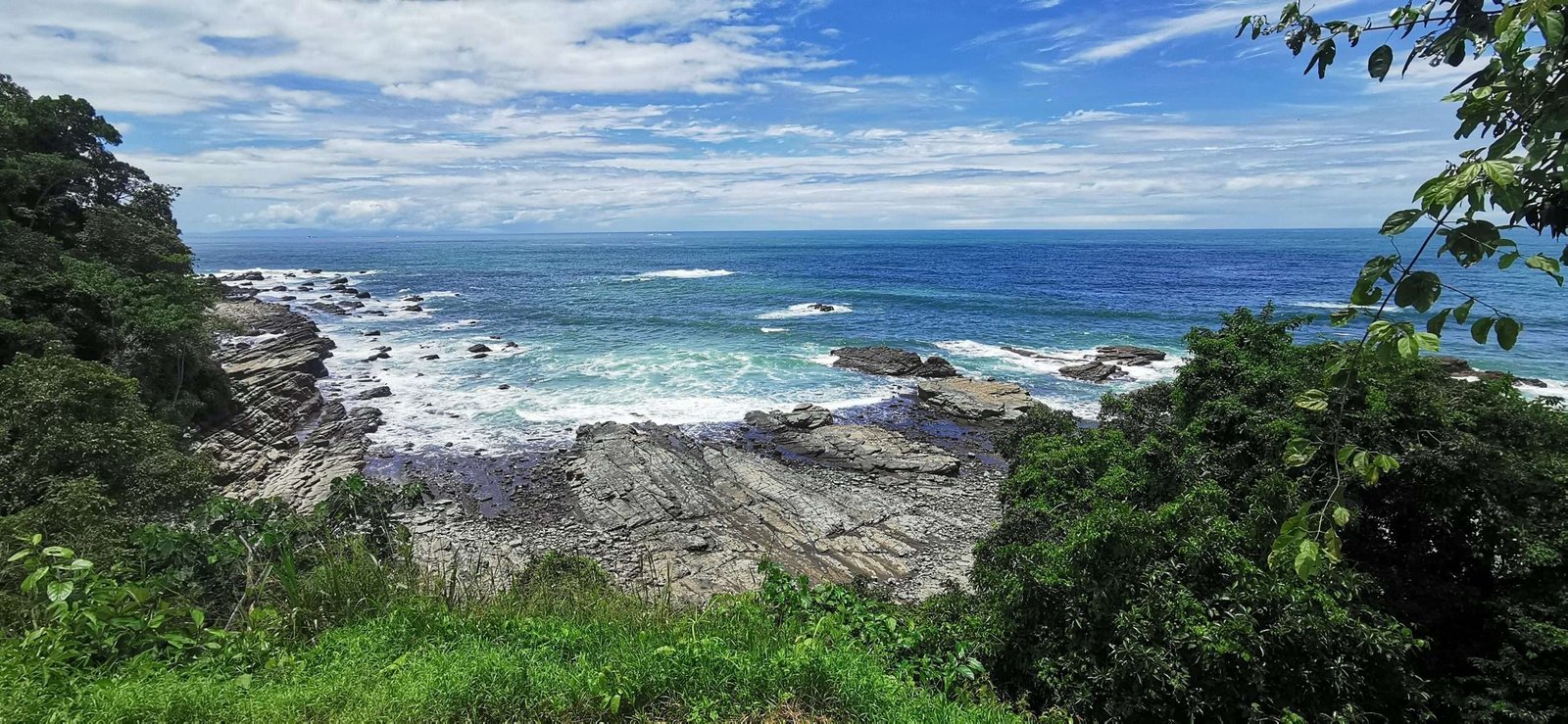 Costa Ballena Costa Rica Comprehensive Magazine #79, Comprehensive Magazine, surf season in Dominical Costa Rica