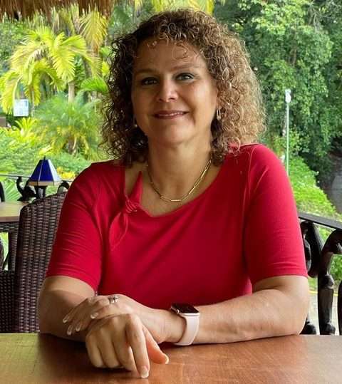 Dra. Mónica Alfaro: Pacientes de todo el Pacífico Sur