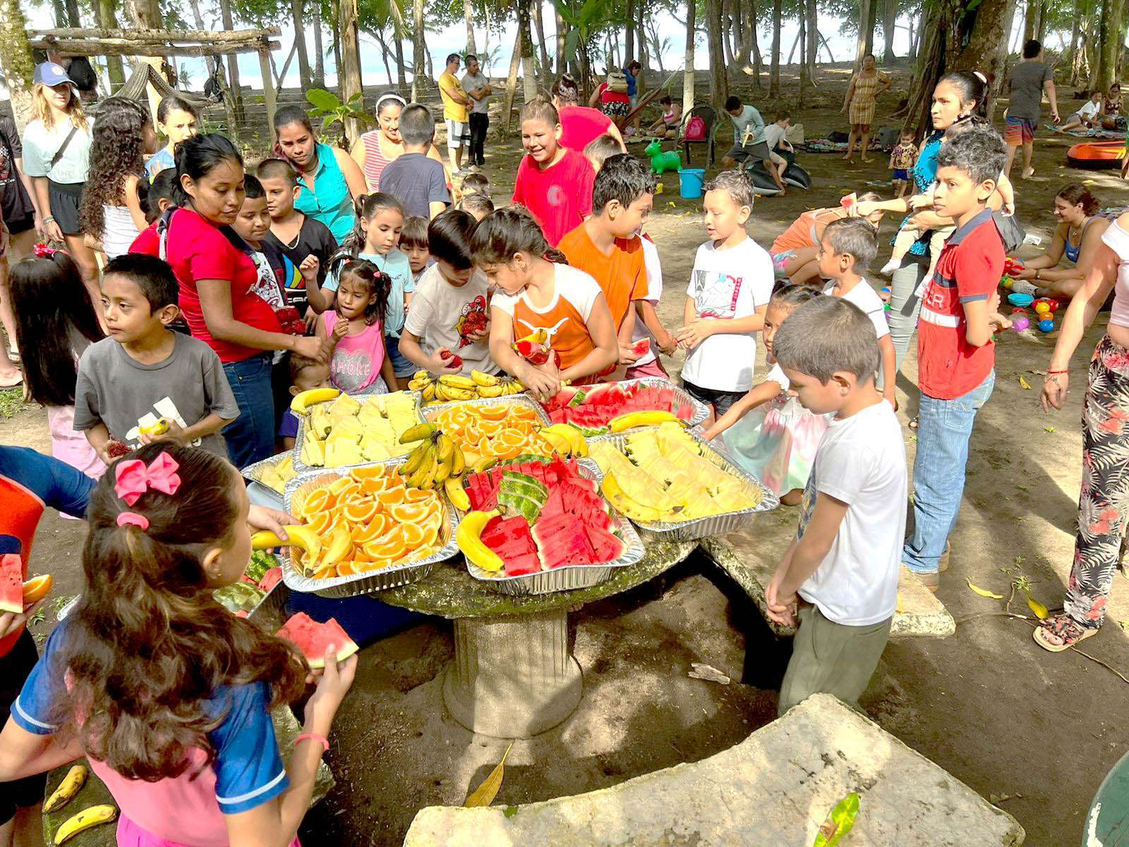 Kinder der Costa Ballena - Kräfte sammeln mit Früchten